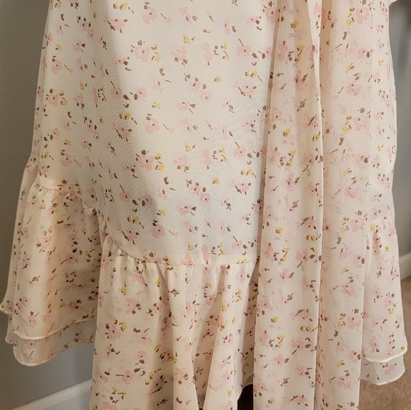 Floral Wayf dress. Sz med. Ruffle detail. Tie at waist. - Picture 2 of 6